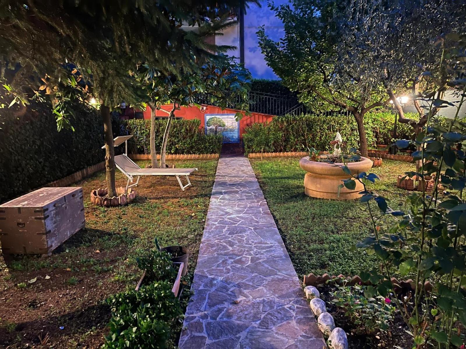 Buonarroti 19 Villa Pesaro Buitenkant foto